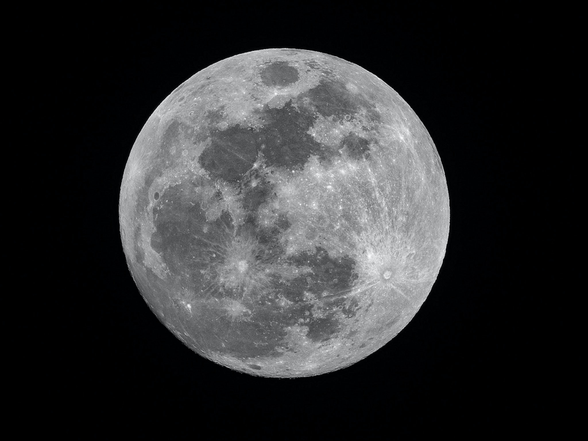Black & White picture of a full moon.