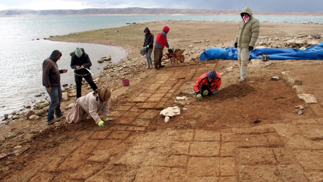 Picture of archeologists on a beach